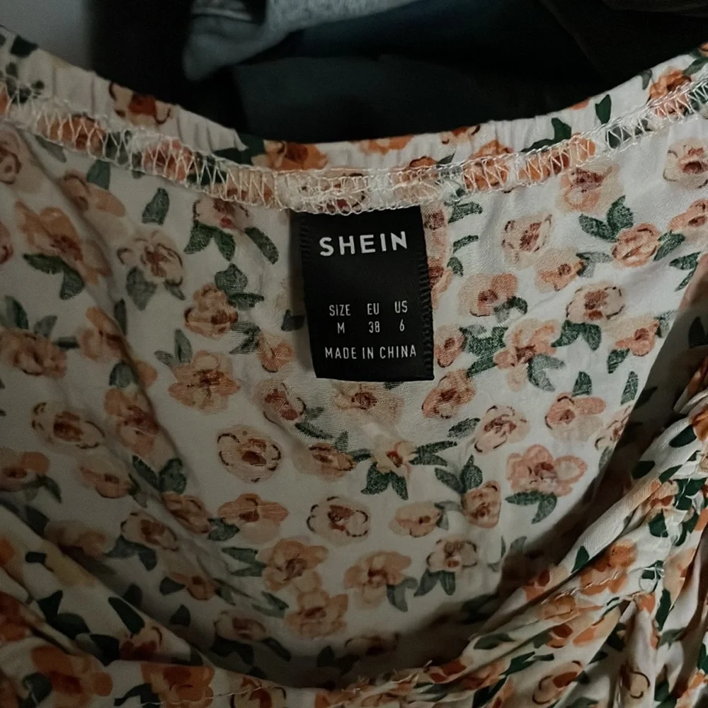 Floral blouse - Picture 3 of 3